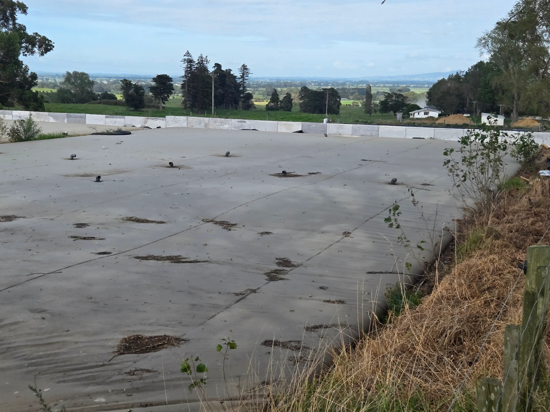 Concrete bund and bladder protection around effluent storage at Rawhiti